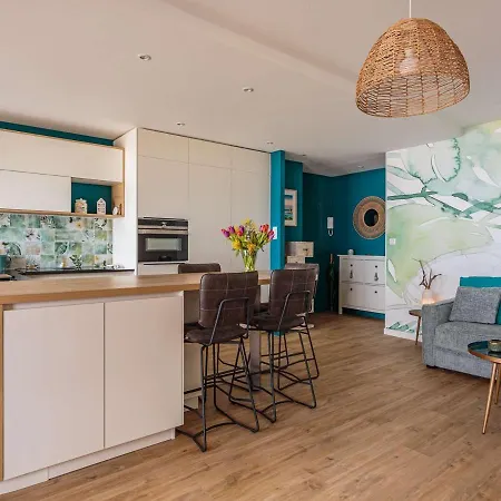 Superbe Renove Face A La Avec Parking Et Balcon - Fr-1-2-420 דירה אונדאיי